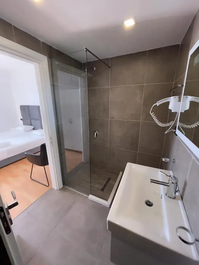 Diamond Hotel Sarande 3*,